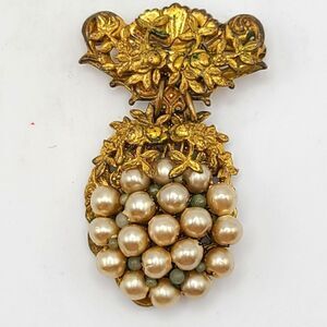 Vintage pearl brooch pin,  gold tone